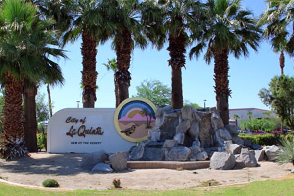 La Quinta Sign